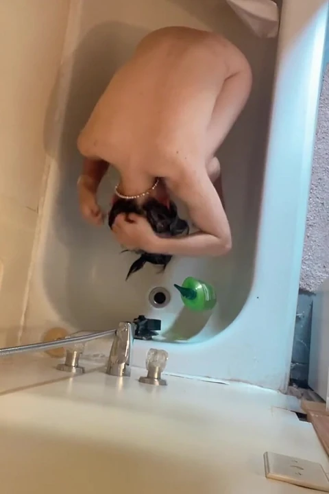 Duş öncesi kılları temizle