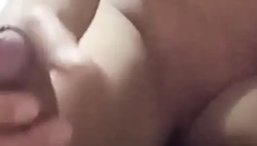 Sevgi dolu evli kadın sakso çekiyor