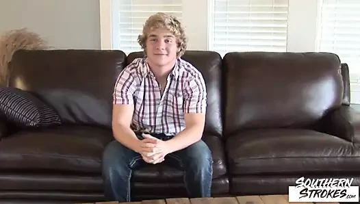 Southernstrokes sarışın amatör connor masturbates çük solo