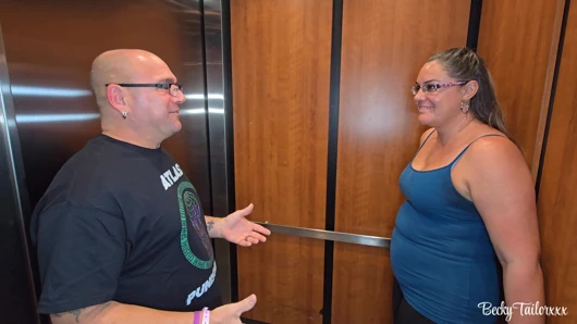 Becky Tailor en büyük hayranıyla "tanışıyor"! Aşağı iniyor mu?