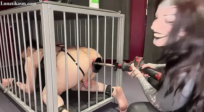 Loren'un götünü _mistress lunatika'yı mahvediyor