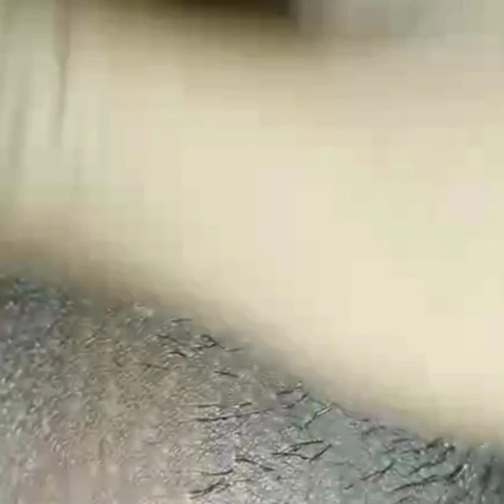 Amcığıma bak.... bu benim ilk kısa video adamlarım. Lütfen destek.... Seni daha lezzetli sikiş videolarıyla eğlendireceğim.