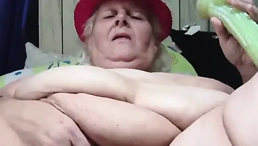 Kalçalarının arasına ne boşalma sürprizi