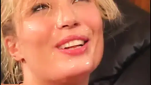 Masum oyun azgın üçlü sekse dönüşüyor