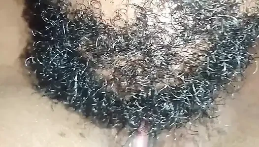 Amımı ve götümü yalıyor ve bana anal dölleme yapıyor