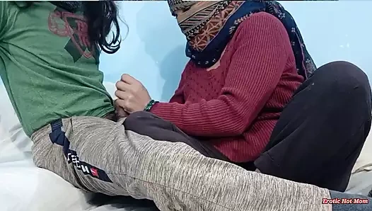 Desi yenge masturbates devar ile bir çok iyi handjob