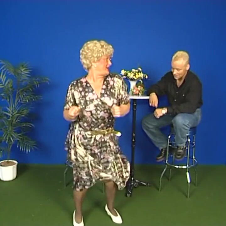 Olgun kaltak iki yarağa birden biniyor, tek tek