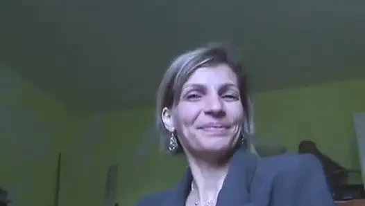 Fransız genç kız sevgilisine sıkı götünü siktiriyor