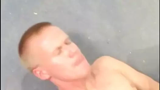 Genç özenti sporcu koçu tarafından sevişti alır