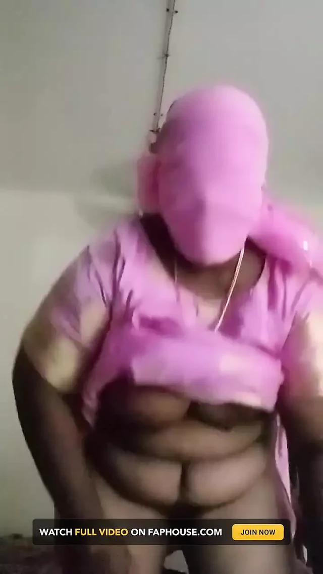 Yatak odasındaki ev hanımı elbise değiştirme performans videoları