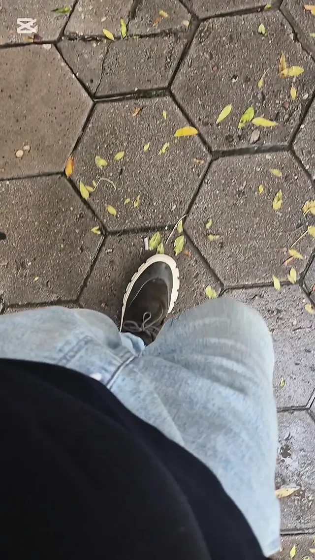 Толстый и жесткий болгарский хуй ходит в центре города, затем камшот в ювелирном магазине в ожидании продавщицы