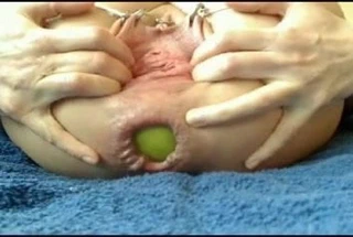 Kız göğüsleri bağları ve kıçını sikikleri