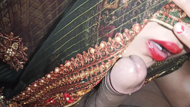 Yeni evli baldız toprağı şiddetle emdi, baldız arazinin suyunu içti.