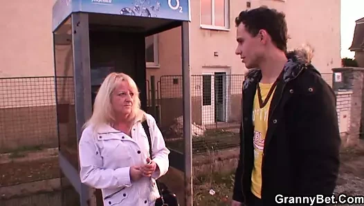 Aldı yukarı kıllı eski anneanne sürmek onun çük