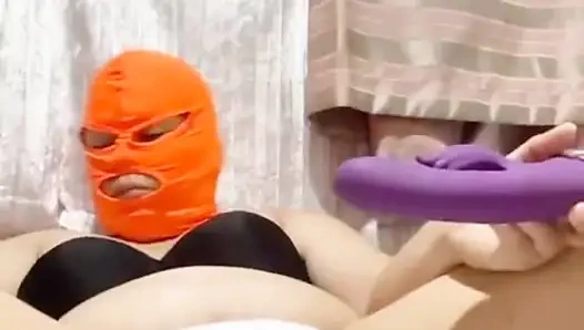 Evli kadın tek başınayken videomu izliyor