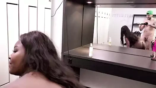 Abanoz kaltak beyaz yarağı alıyor