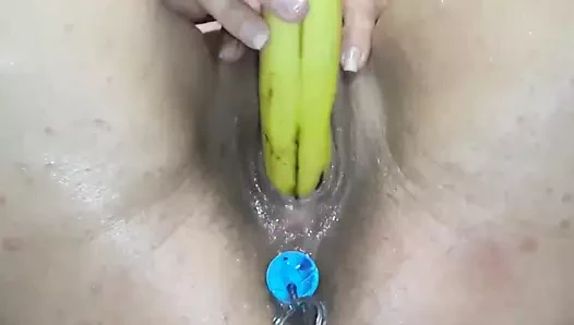 Amatör milf oyuncak kahrolası bir banana ile anal boncuk