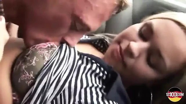 Büyük götlü azgın sarışınların hayranıysanız, bu sadece sizin için.