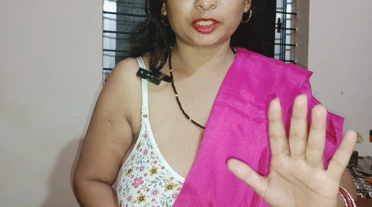 Salu, Panditji'ye gitti. Panditji onu sikerek Salu'nun arzusunu yerine getirdi.