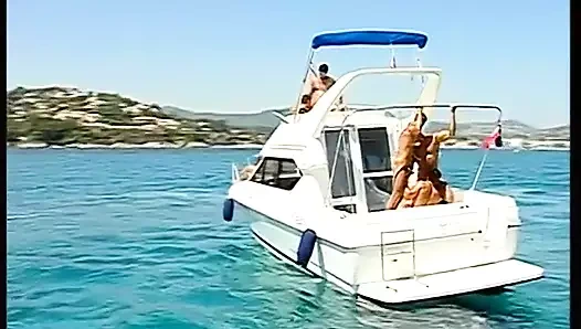 Bu iri güzellere yaraklarımızı emdiriyor