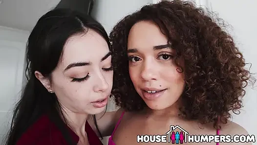 Eş değiştiren emlakçı Chloe Surreal kocasına amını teşhir ediyor ve sonra karısı Willow Ryder'ı ateşli lezbiyen üçlü grup seks için baştan çıkarıyor