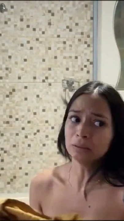 KIZ ARKADAŞIMLA BANYODA ANAL SİKİŞ VE SONRA SARISIN MILF ÜVEY ANNESİYLE MUTFAKTA | Bölüm 3