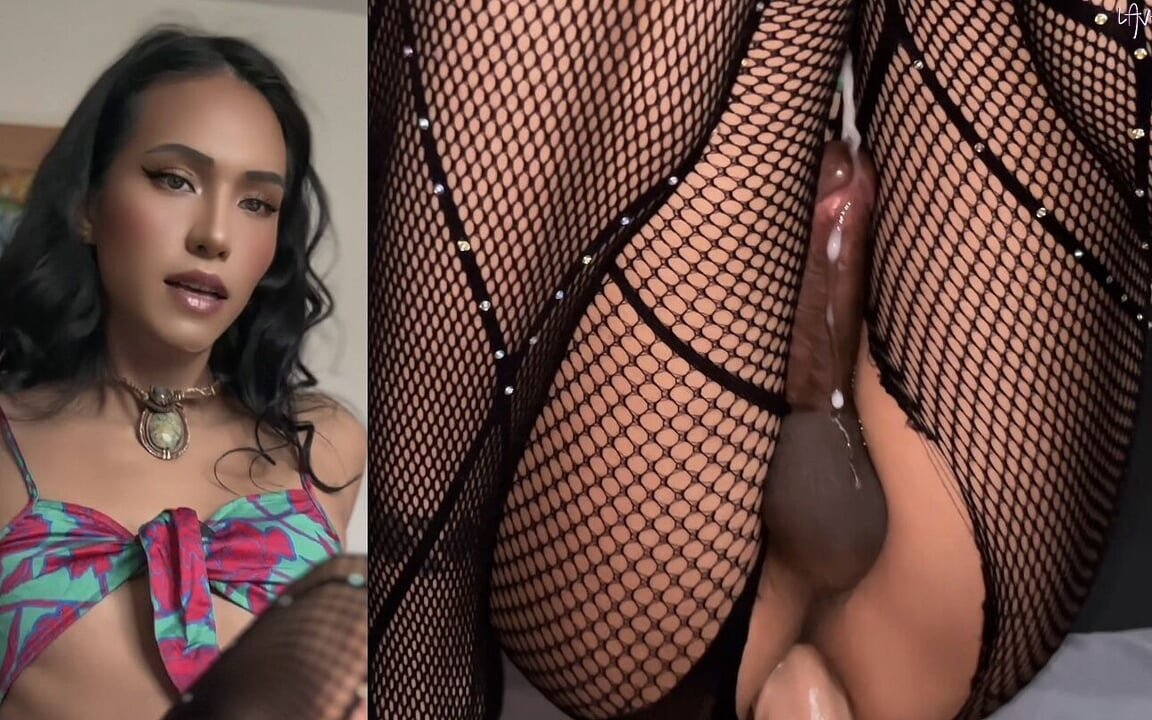 Sıkı götlü dildo sikişi ve eller serbest boşalma