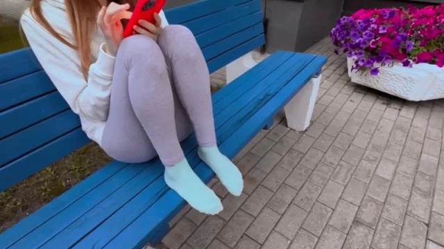 Bir kart oyununda öğrencileri dövüyorsun. Şimdi de dileklerini yerine getirttiler.