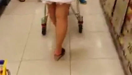 Asya milfs at süpermarket