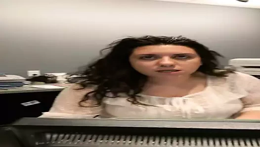 Seksi burunlu bir ofiste kız