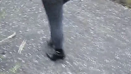 Brunette in skintight Mustang Stretchjeans and high heels 3