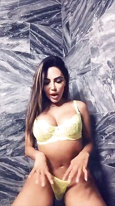 Lela star yaramaz solo: anal tıkaç ve amcıkla oynama