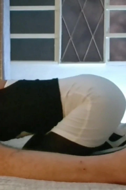 Ağzında boşalma ile harika bir vücut oral seks yapan MILF