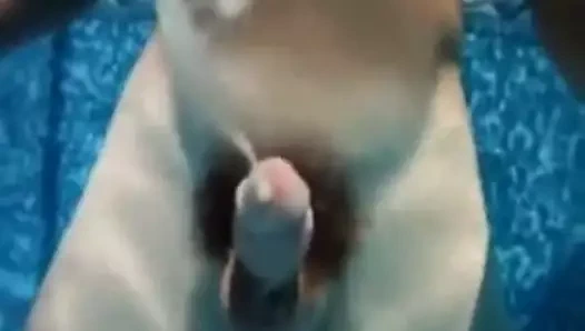 corrida en la piscina