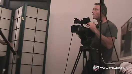 Çıplak çiftler ve direk dansı ile vahşi eş değiştirme kulübü gecesi