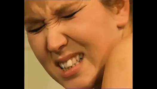 Zevk Almak İsteyen Bir Sürtük İçin İki Büyük Yarrak