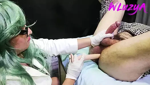Doktor anal muayene yapıyor whith uzun dildo