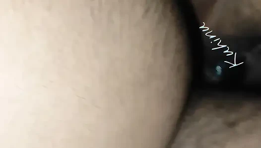 Karımı banyoya sürükledim ve onu siktim.