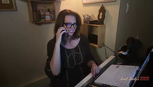 Auntjudysxxx - büyük memeli olgun amatör autumn yaramaz bir masaj yapıyor