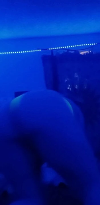 Thicc трясет задницей