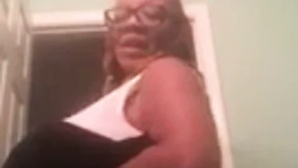 Büyük göğüslü youtuber