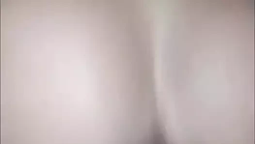 Sırtımla oturdum ve kuryeye götümü verdim