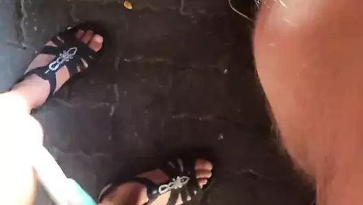 Hotwife bir barınakta yeni bir genç boğa ile eğleniyor