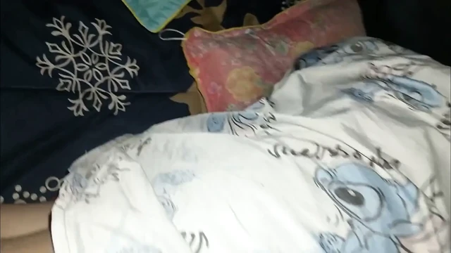 Küçük Asyalı kız amatör anal yıkım