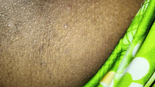 Hintli desi köylü kız arkadaşının erkek arkadaşı göğüslerini bastırdı ve amını sikti ve eğlendi, Hintçe viral xxx seks videoları