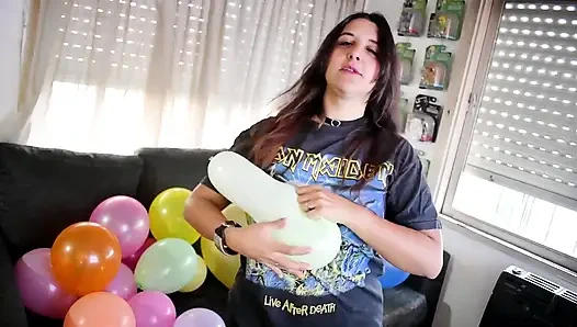 Metal kız partiden önce tüm balonları patlatıyor - bunny looner