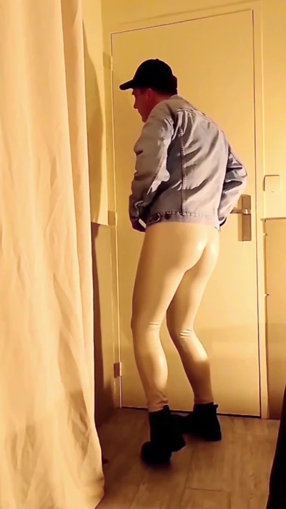 Beyaz vinil taytla yarak okşama ve heyecan