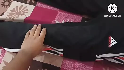 Vay canına üvey babamın büyük yarağına ilk kez dokunuyorum gece yarısı