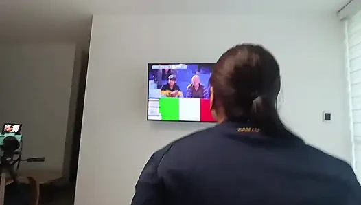 Latin amatör çift gerçek ev yapımı - Kolombiyalı kız arkadaş futbol bakış açısı büyük götten birden fazla boşalma izliyor