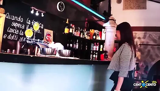 Roberta Farnese kuzeyi güneyle bütün erkekleri birleştiren şeyle birleştiriyor.